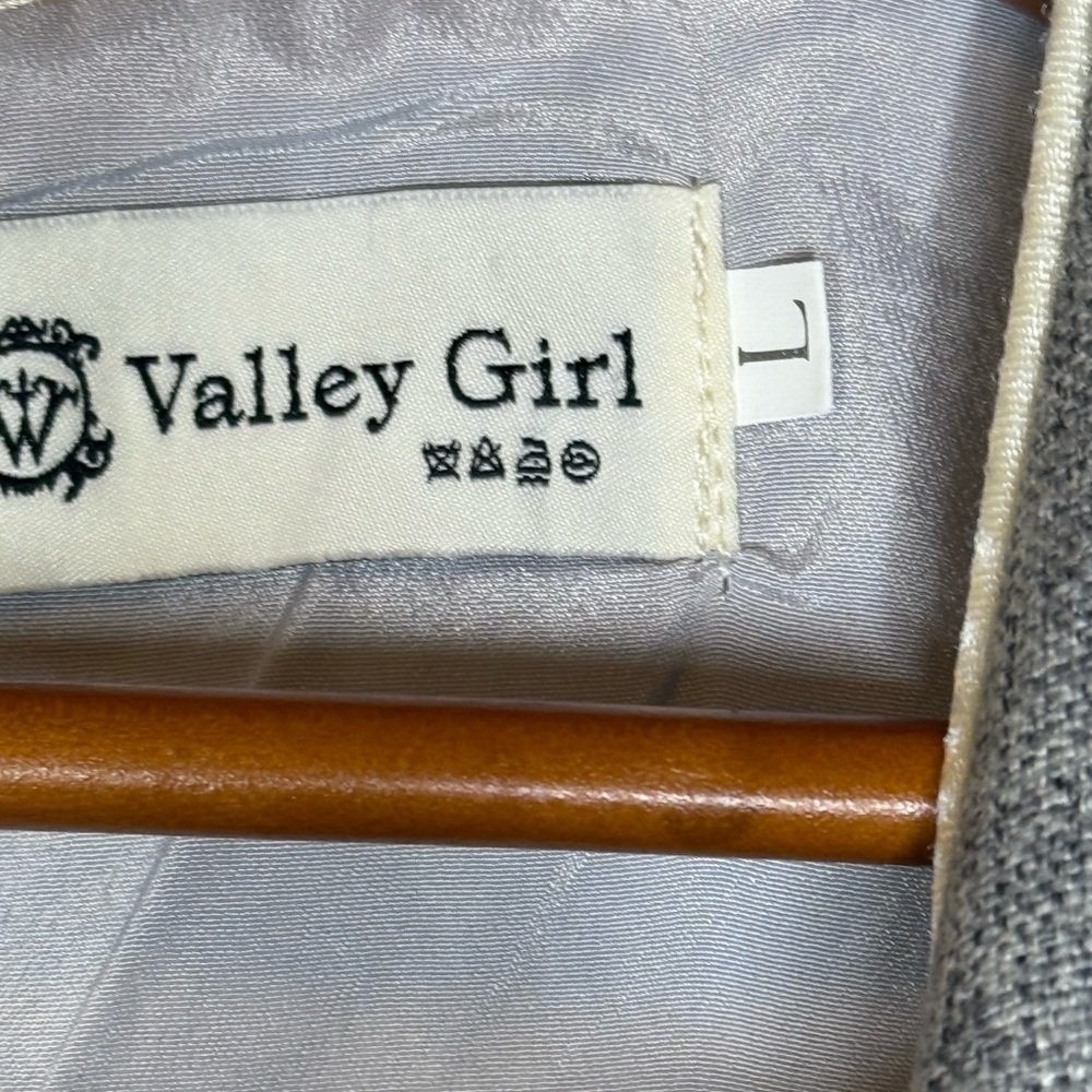 Valleygirl Gray Peplum Blouse with piping Trim - Picture 4 of 11